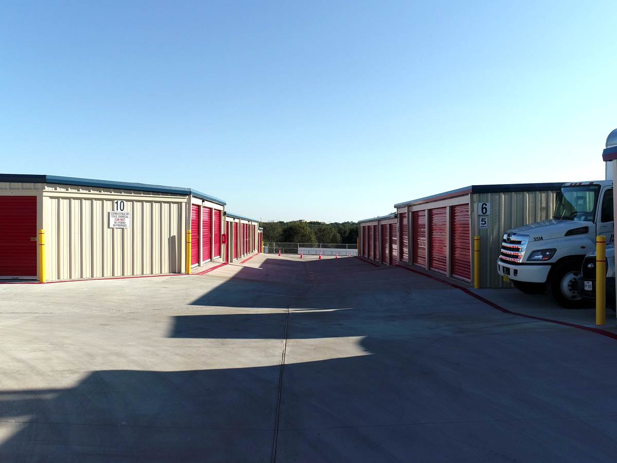 Why a Storage Unit Makes Sense During a Home Sale